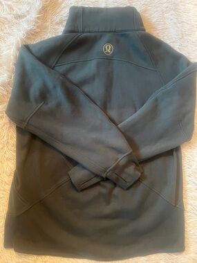 Rare Lululemon Scuba w GOLD zipper & gold logo on back!